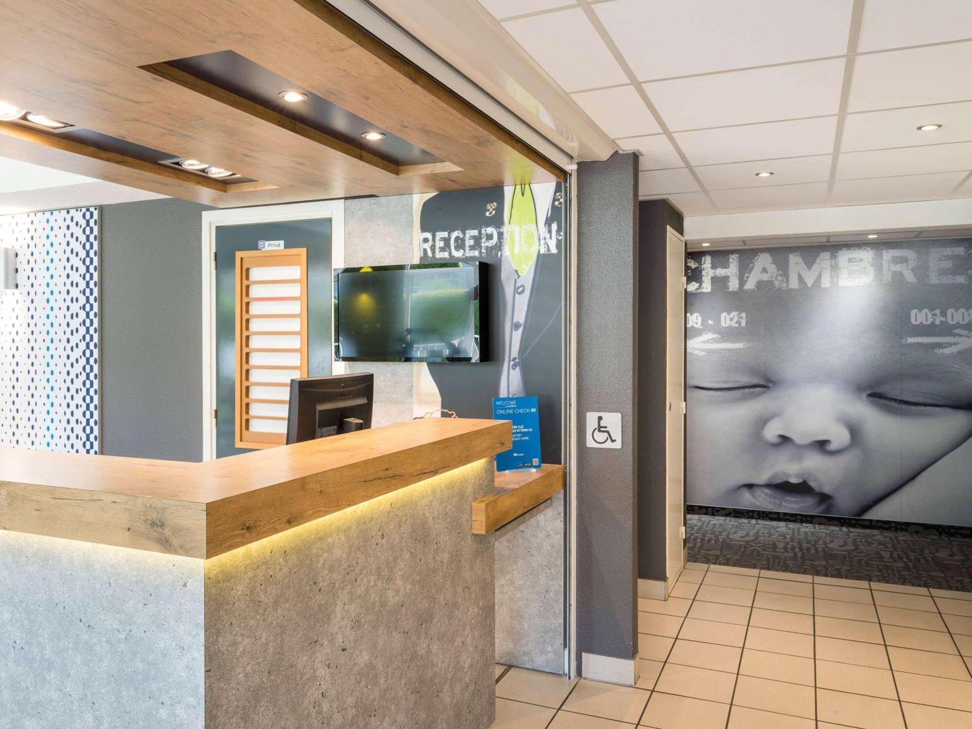Ibis Budget Senlis Esterno foto