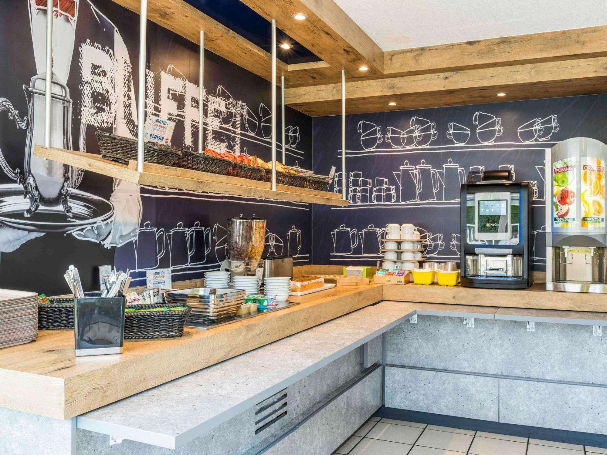 Ibis Budget Senlis Esterno foto